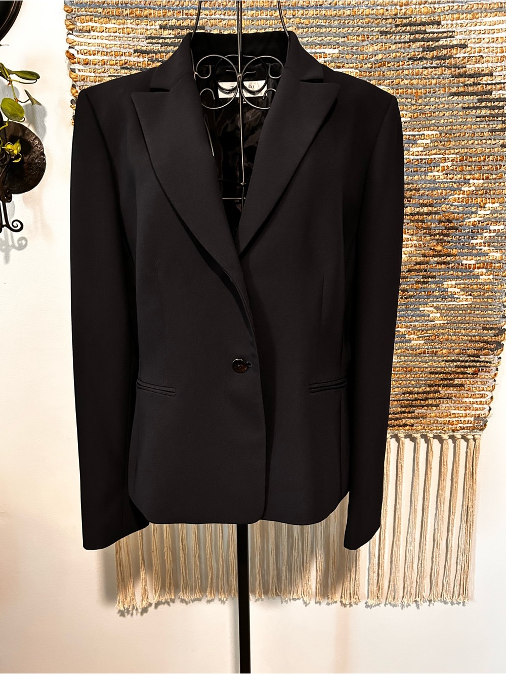 Classic Black Single-Button Women's Blazer